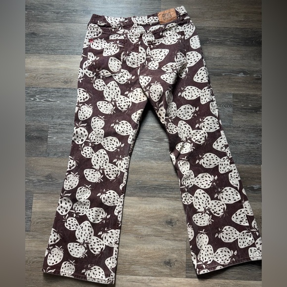 Urban Outfitters BDG Strawberry Pattern 90’s Bootcut Leg Jeans WOMENS SIZE 32 - Picture 4 of 4